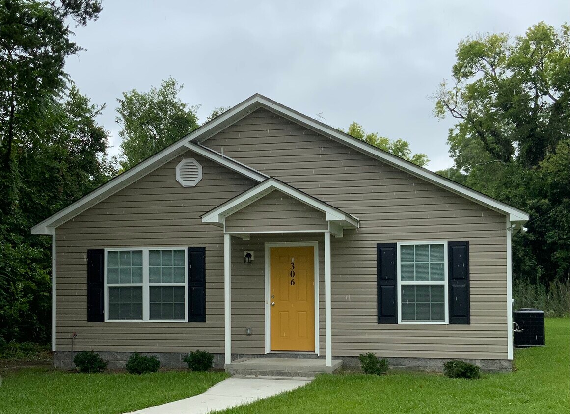 306 King St, Camden, SC 29020 House Rental in Camden, SC