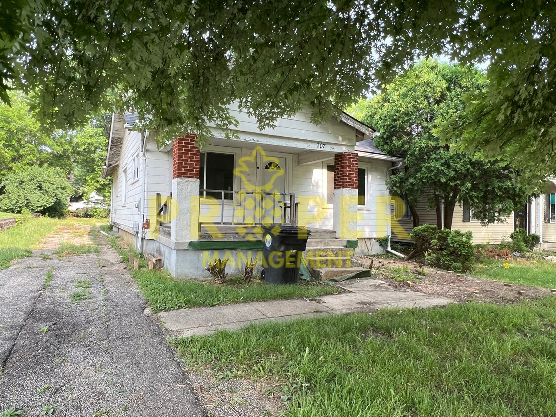 Primary Photo - 2 bedrooms 1 bathroom house for rent