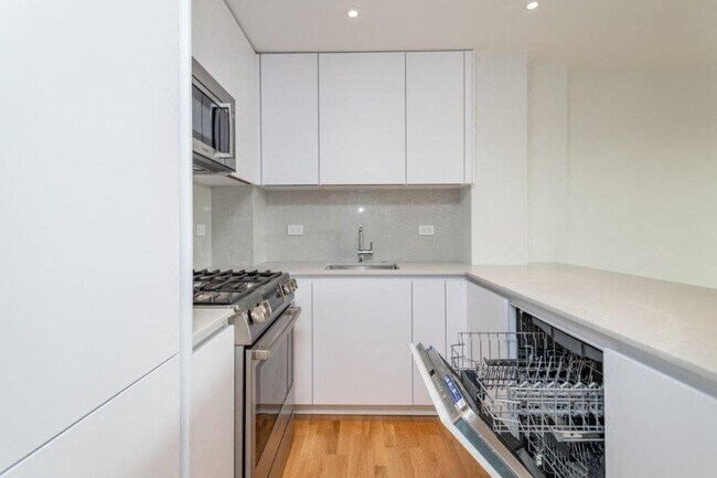 Interior Photo - 1410 Columbia
