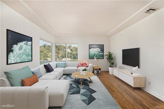 Building Photo - 2 br, 1 bath Triplex - 2214 Fair Oak View Ter