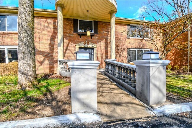 Foto del edificio - 121 E Schantz Ave