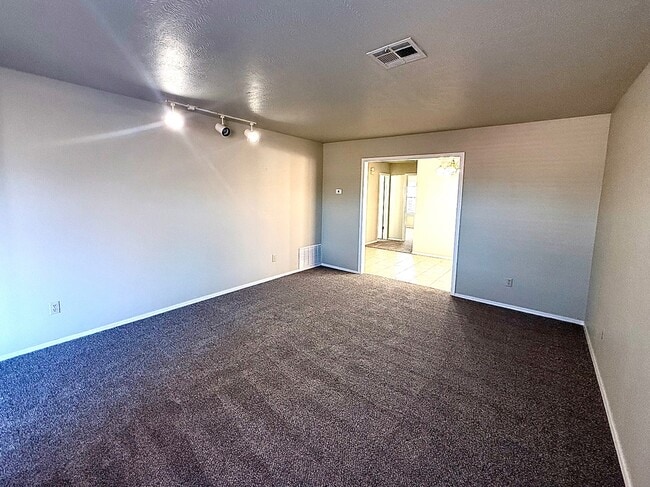 Building Photo - 242 Barrett Pl