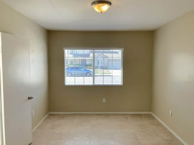 Foto del edificio - 903 N Forest Ave