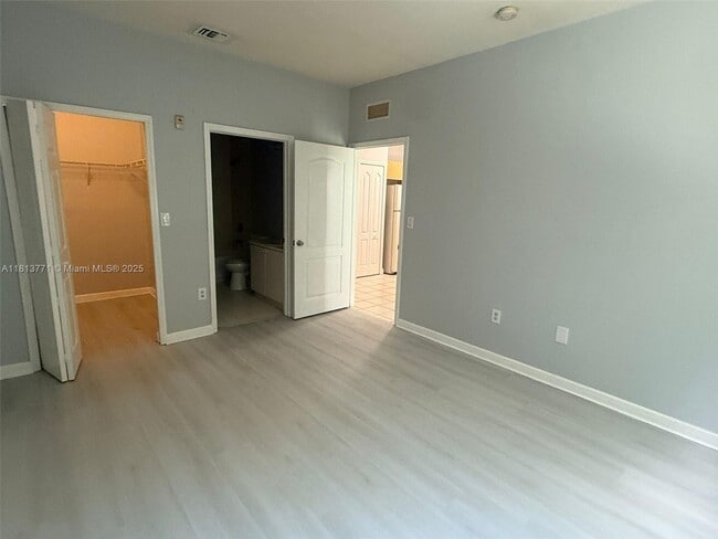 Building Photo - 1656 SE 29th Ct