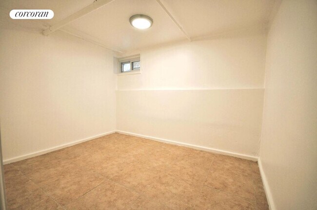 Foto del edificio - 298 E 46th St