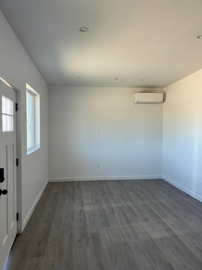 Foto del edificio - 9308 E Ave T 6
