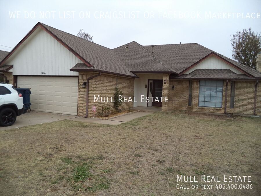 Primary Photo - Spacious Midwest City 3 bed 2 bath home in...