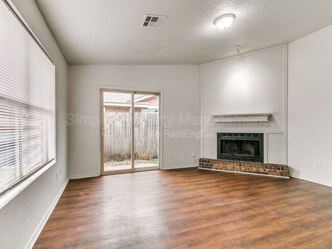 Building Photo - 6207 SE 46th St