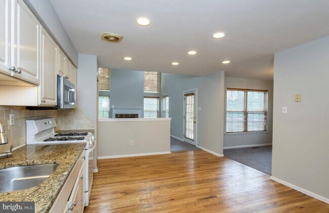 Foto del edificio - 105 Farrington Ct