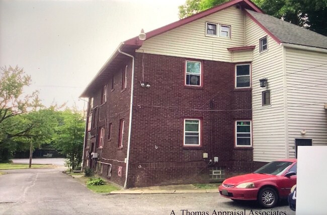 Building Photo - 280 Fairgreen Ave