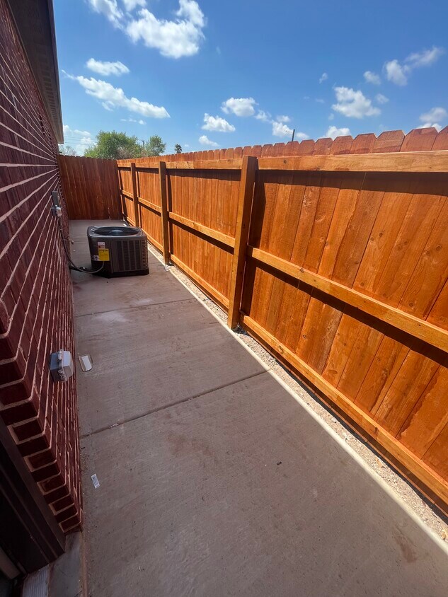 Foto principal - 805 Hidden Hills St