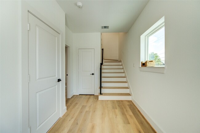 Building Photo - 4041 Buck St