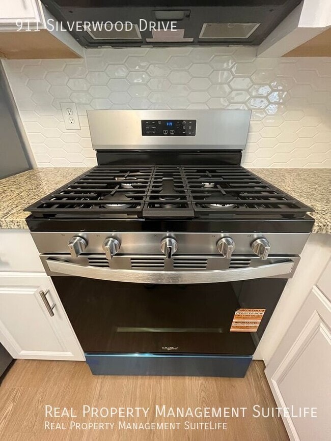 Building Photo - 911 Silverwood Dr