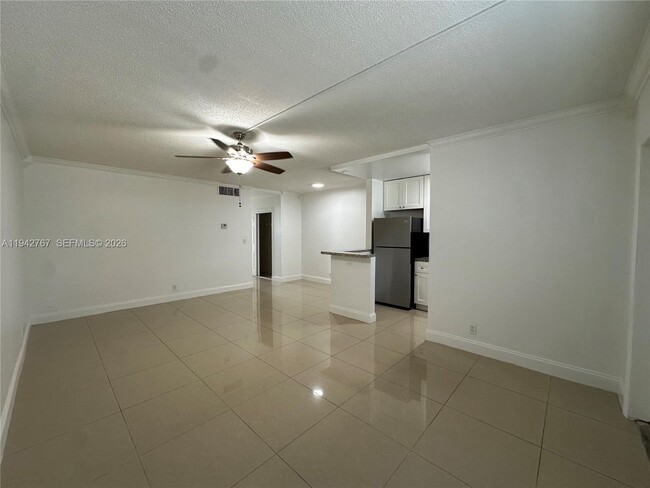 Foto del edificio - 1400 NE 56th St