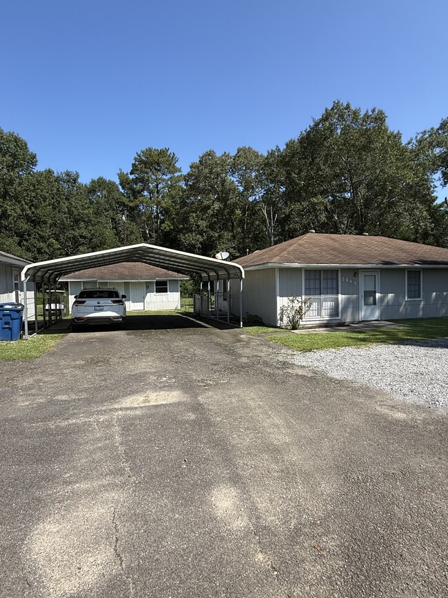 Building Photo - 5845 Pine Hill Dr