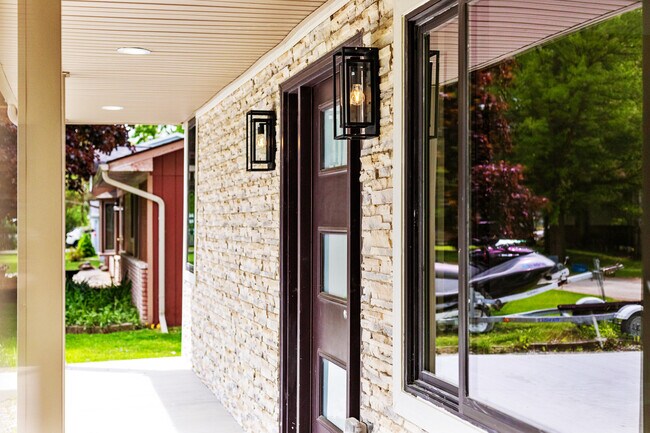 Foto del edificio - 7598 Lake Park Rd