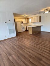 Building Photo - 1020 Riverbend Dr