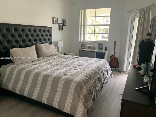 Foto del edificio - 3245 NE 184th St