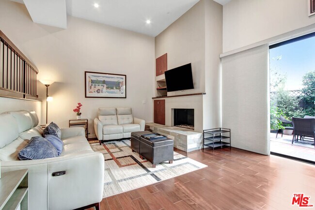 Foto del edificio - 9303 Burton Way