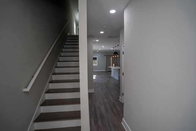 Building Photo - 3Bed/2.5Bath Home in Downtown