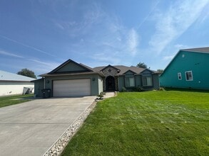 Building Photo - 19297 St Andrews Dr NW