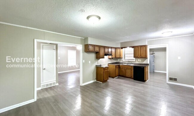 Foto del edificio - 7031 Saddlebrook Dr