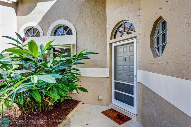 Building Photo - 1602 Rosewood Way