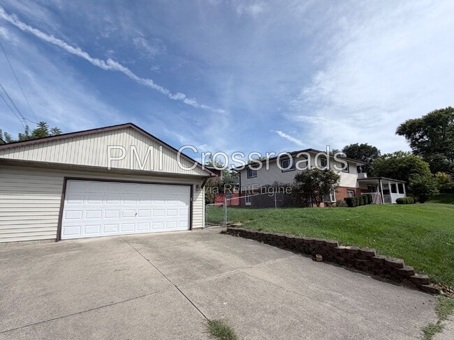 Building Photo - 1343 Oakhill Ave