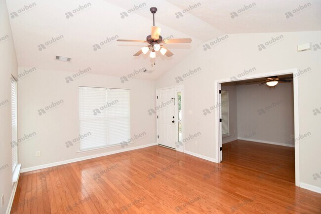 Building Photo - JUST REDUCED - $1750 - 4 bed/2.5 bath sing...