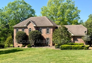 Building Photo - 215 Hillside Dr
