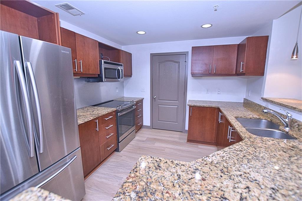 Foto principal - 390 17th St NW