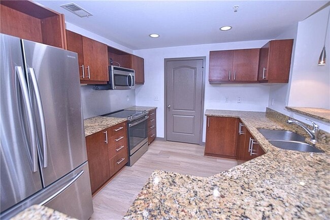 Foto del edificio - 390 17th St NW