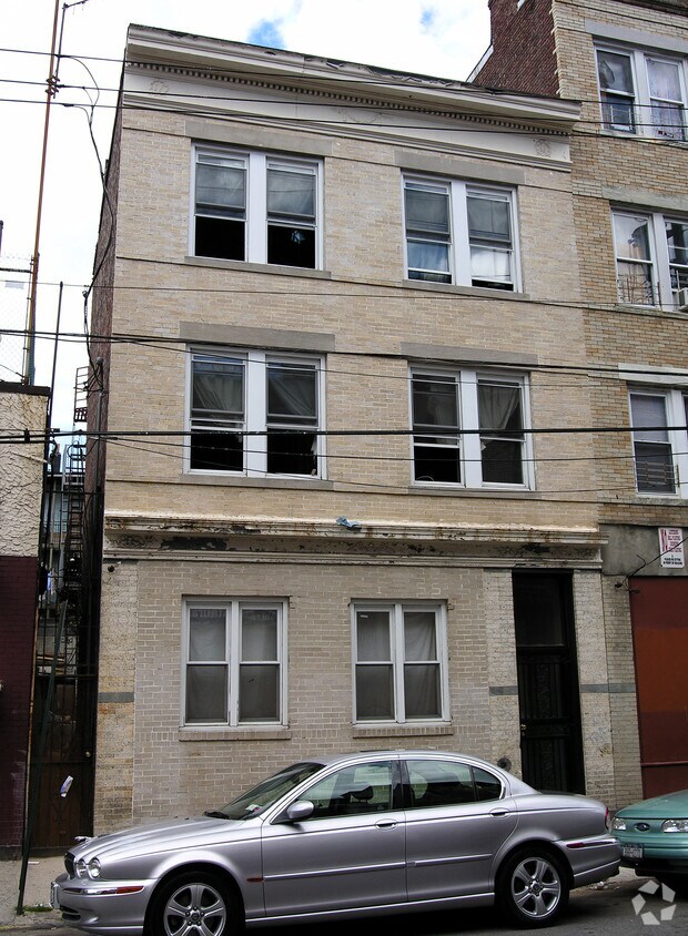 Foto principal - 165 Willow St