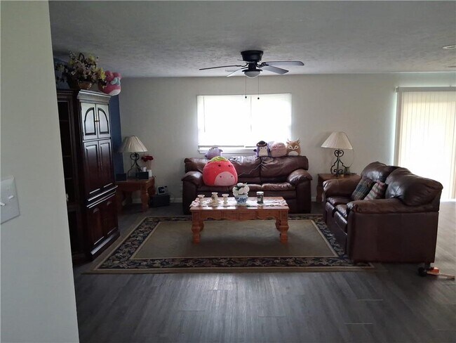 Building Photo - 2275 Briarwood Dr SW