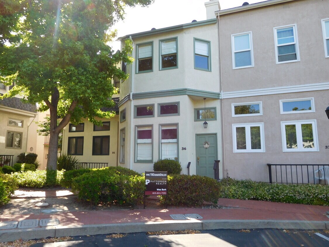 Primary Photo - AVAILABLE AUGUST - Windermere Village Town...