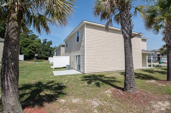 Building Photo - 723 Layton Dr