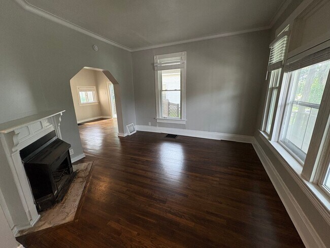 Foto del edificio - Updated 4 bed 1.5 Bath in Omaha