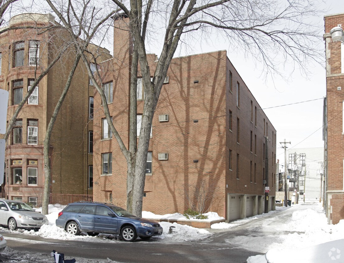 Foto del edificio - 622 W Wellington Ave