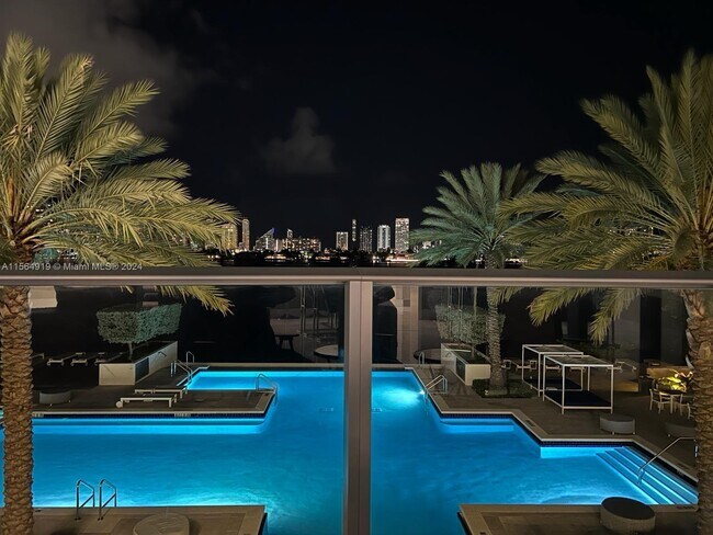Building Photo - 17111 Biscayne Blvd