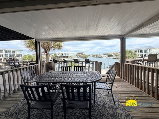 Building Photo - Furnished Long-Term Waterfront Rental with a Boat Lift, Deeded Beach Access, & Prime Destin Locat...