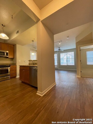 Building Photo - 7342 Oak Manor Dr