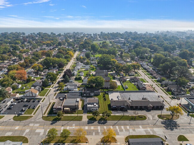 Foto del edificio - 26324 Harper Ave