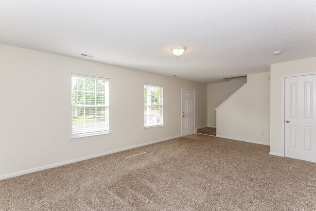 Building Photo - 15718 De Havilland Dr