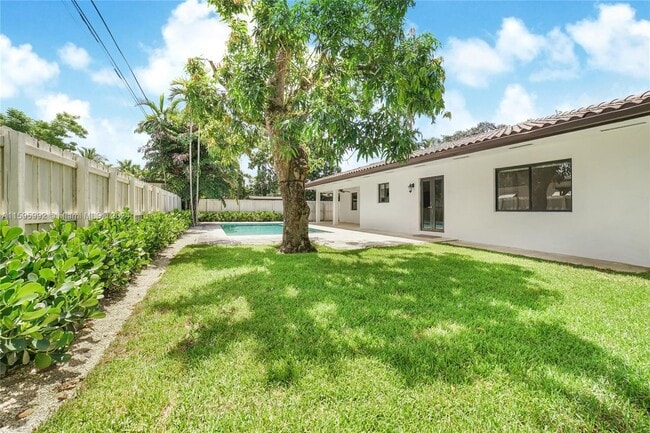 Building Photo - 6115 SW 48th St