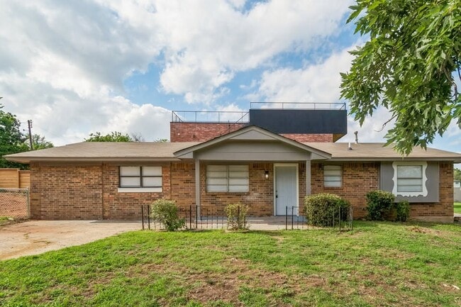 Photo - 601 N Idaho Ave House