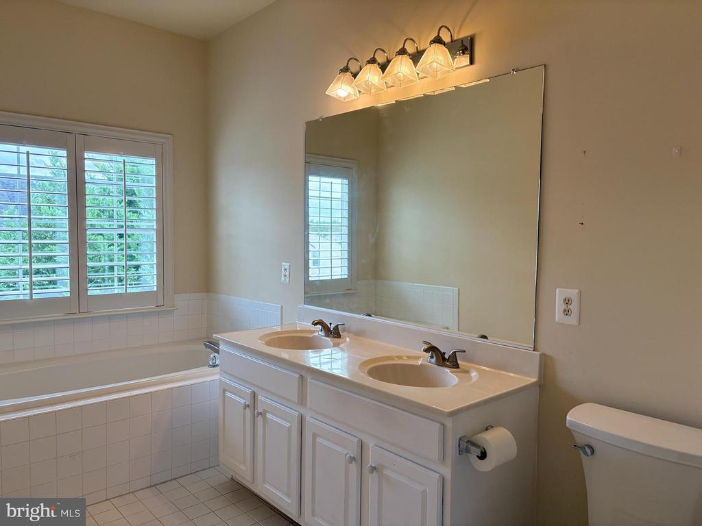 Building Photo - 9700 Kennoway Ct