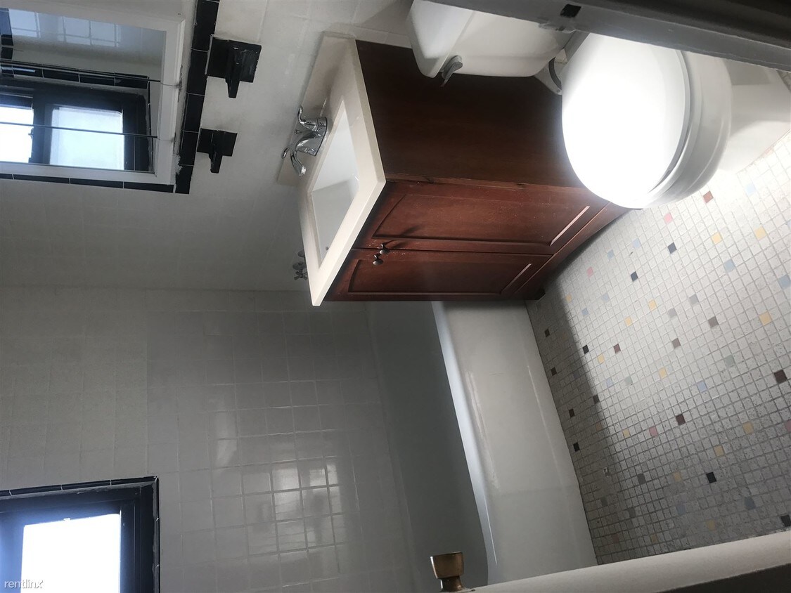 Building Photo - 1 br, 1 bath  - 8346 118th St 12