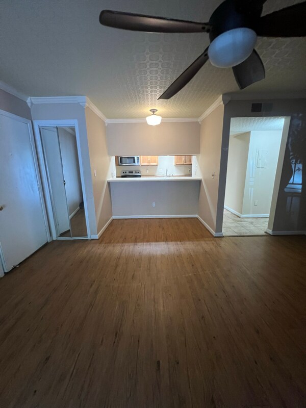 Building Photo - 416 Skyview Dr