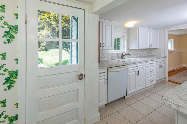 Foto del edificio - 16 Van Kirk Rd