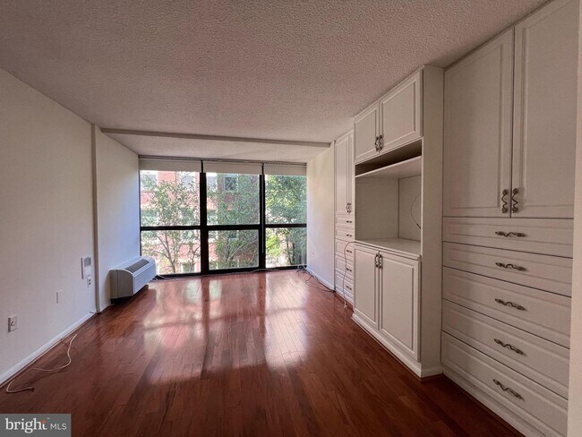Foto del edificio - 233 S 6th St
